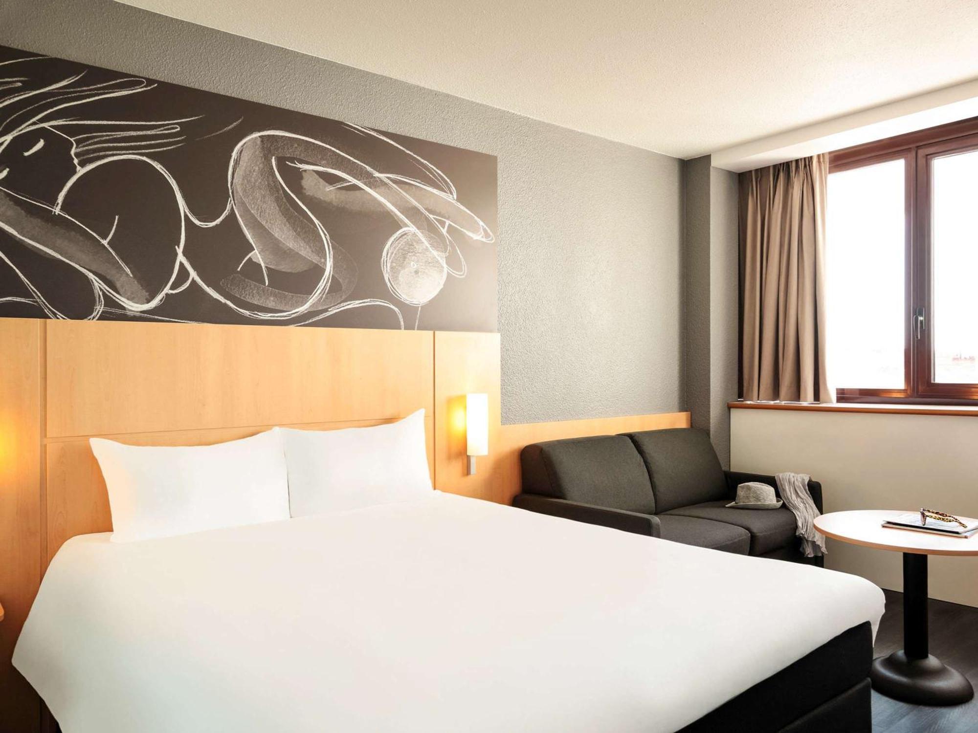 Hotel Ibis Centre Comedie 3*