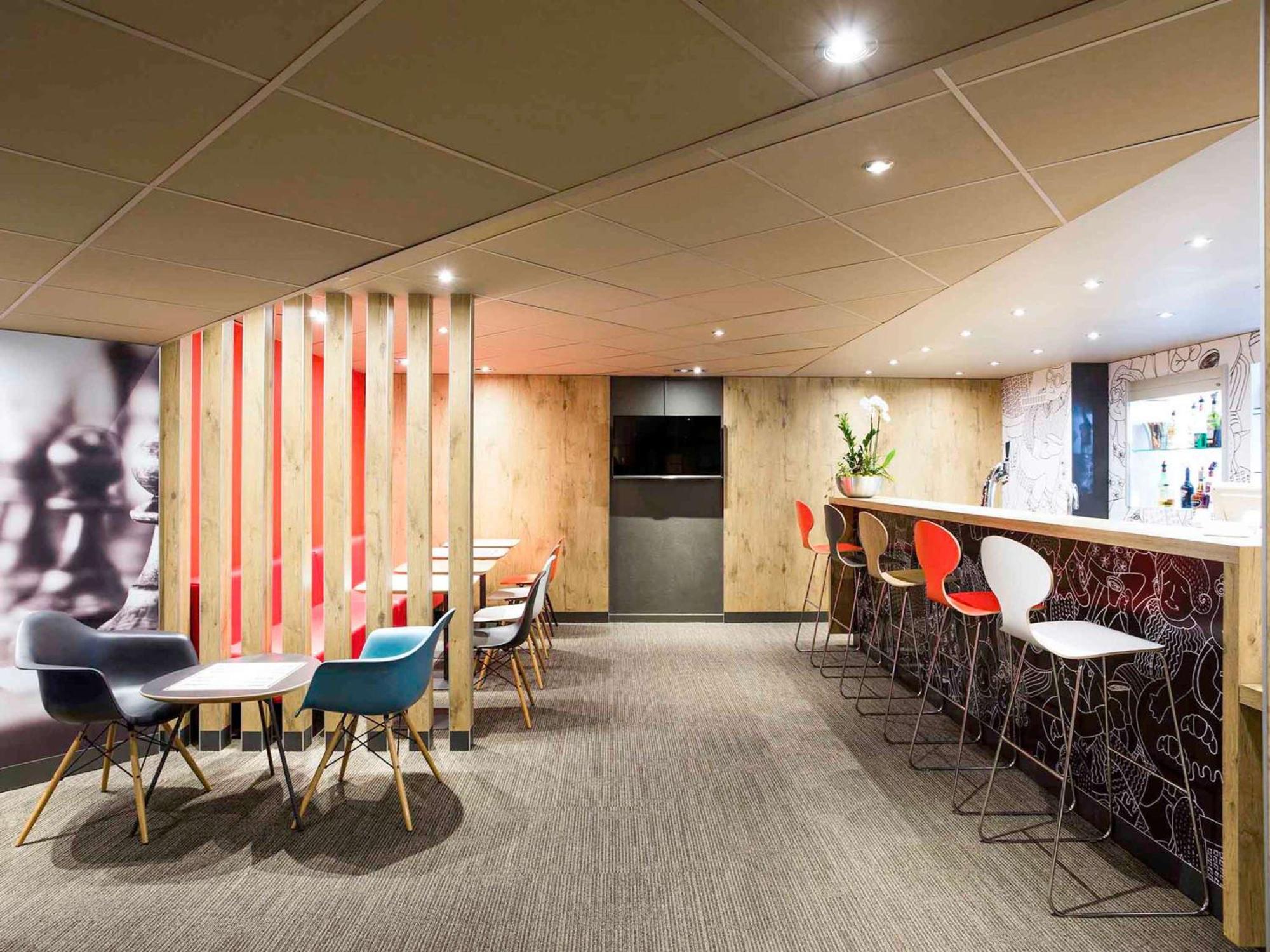 Ibis Centre Comedie Hotel 3*